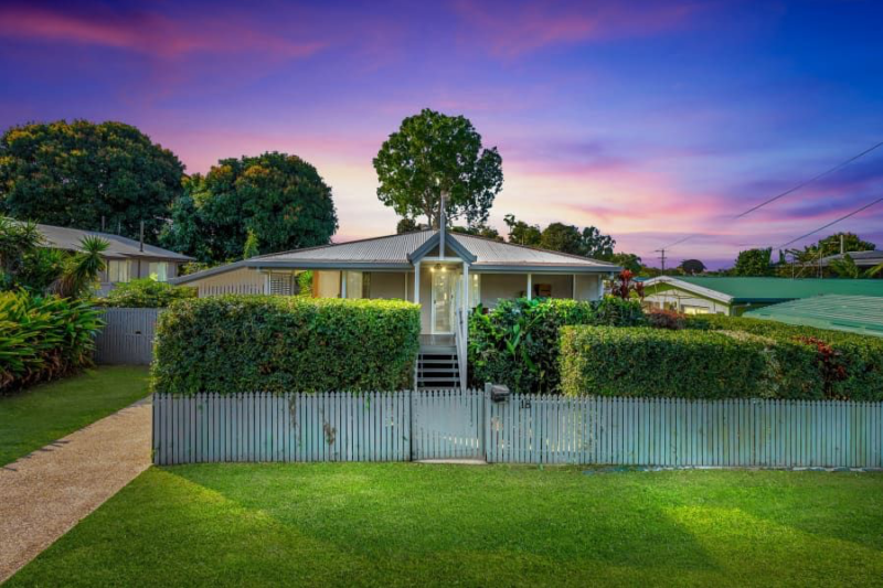 24 macilwraith street manoora qld
