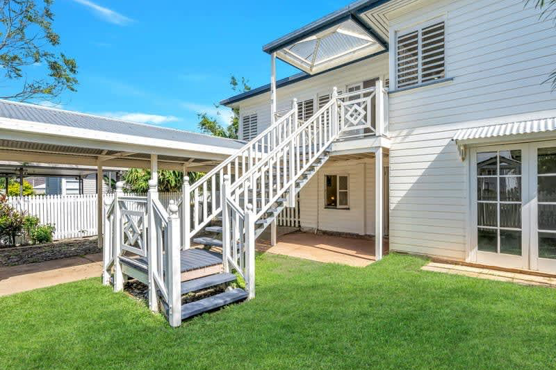24 macilwraith street manoora qld