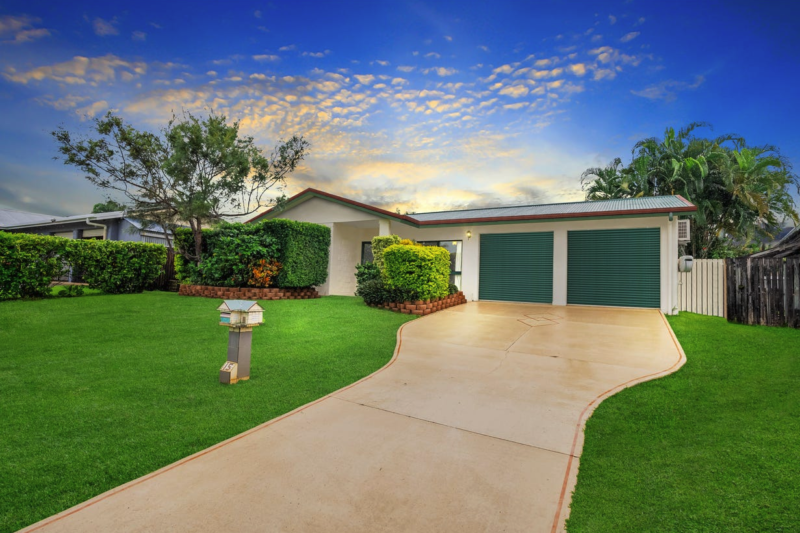 24 macilwraith street manoora qld