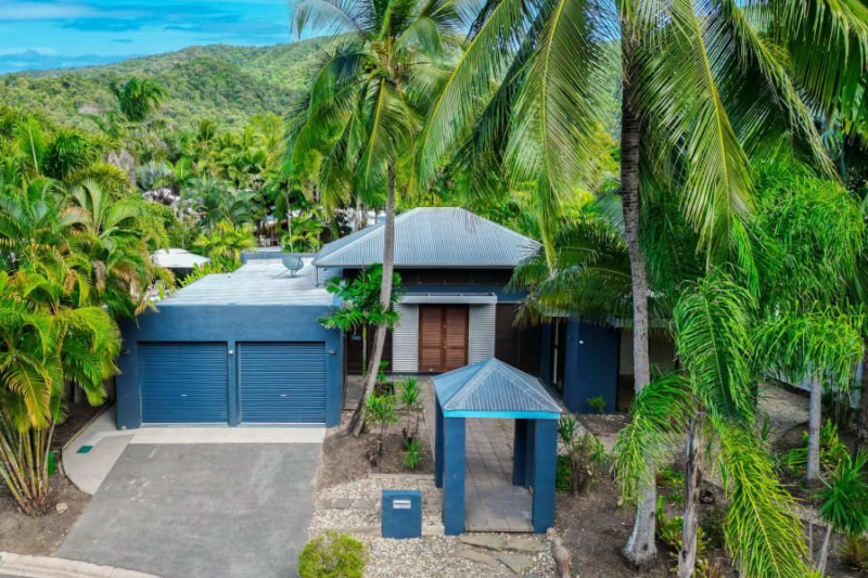 24 macilwraith street manoora qld
