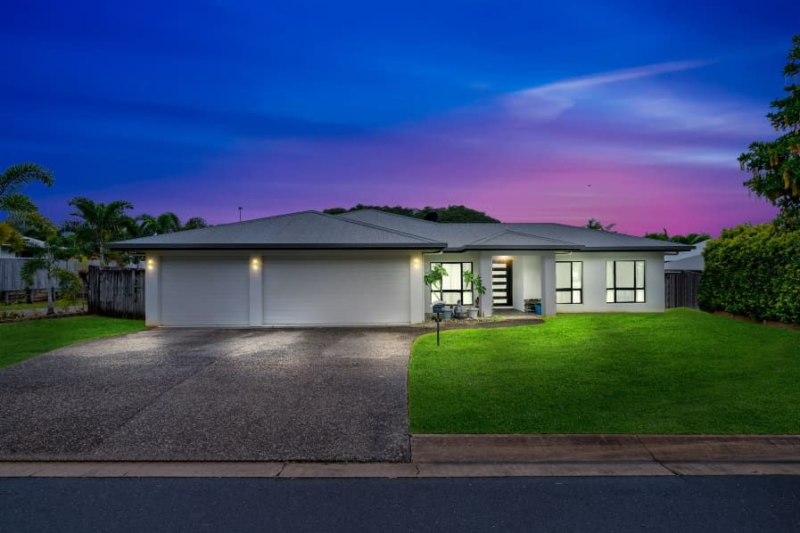 24 macilwraith street manoora qld