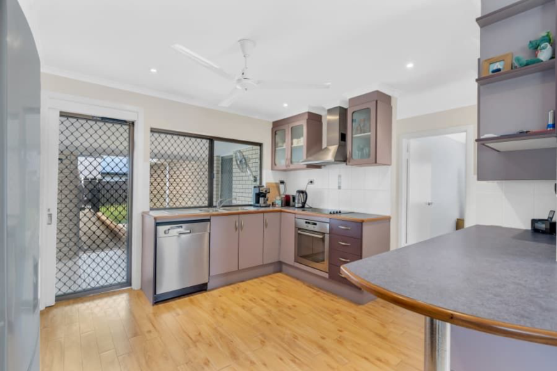 24 macilwraith street manoora qld