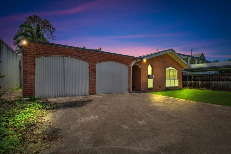 24 macilwraith street manoora qld