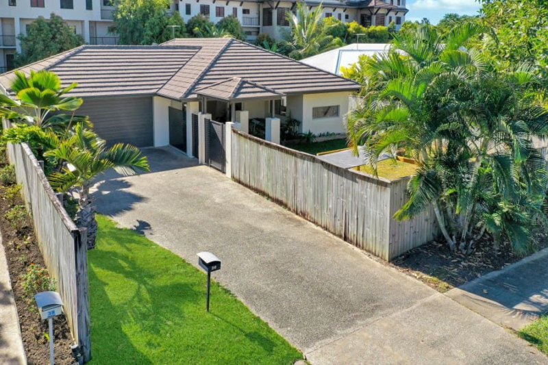 24 macilwraith street manoora qld