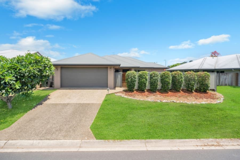 24 macilwraith street manoora qld