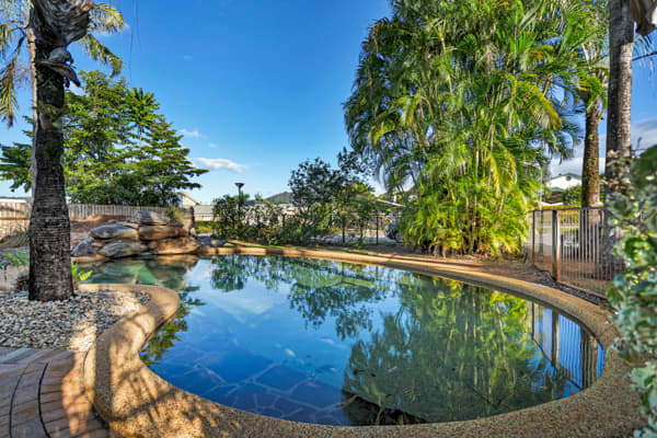 24 macilwraith street manoora qld