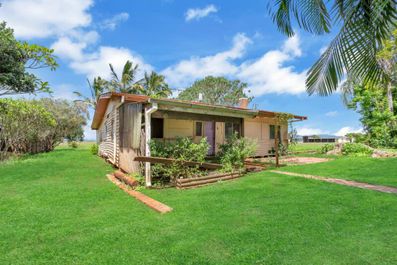 24 macilwraith street manoora qld
