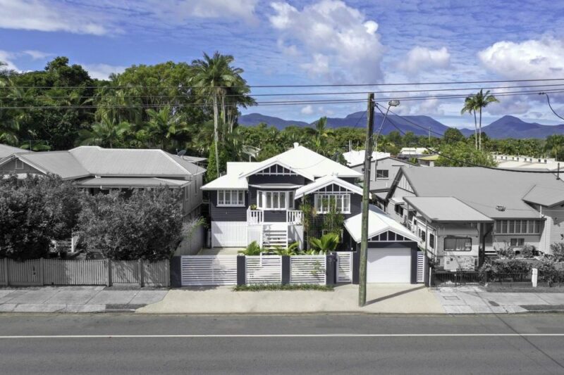 24 macilwraith street manoora qld