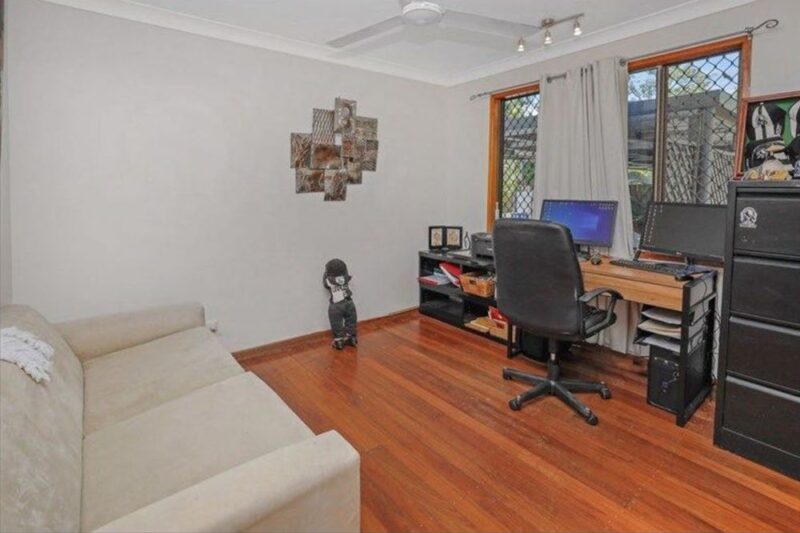 24 macilwraith street manoora qld