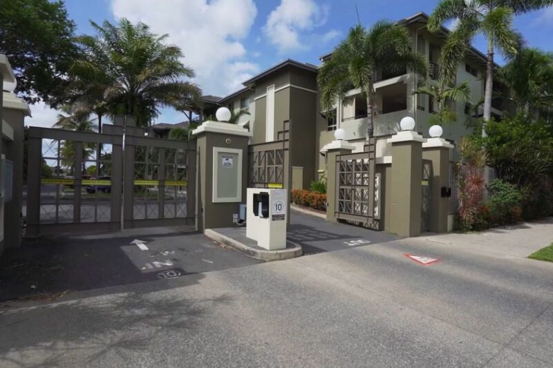 24 macilwraith street manoora qld
