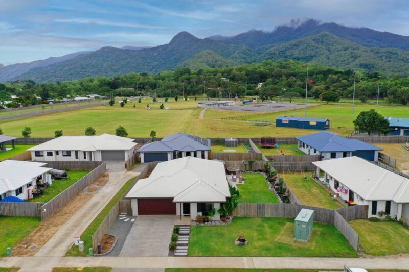24 macilwraith street manoora qld