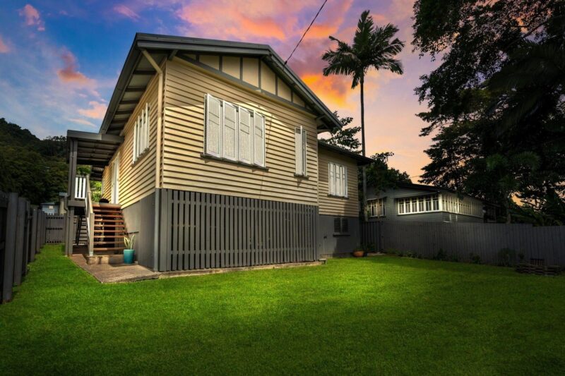 24 macilwraith street manoora qld