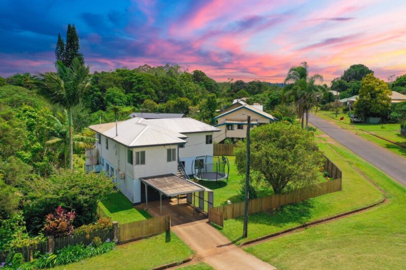 24 macilwraith street manoora qld
