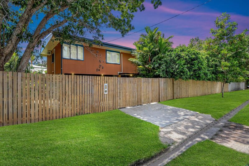 24 macilwraith street manoora qld