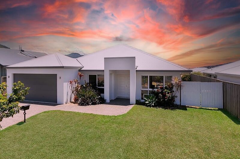 24 macilwraith street manoora qld