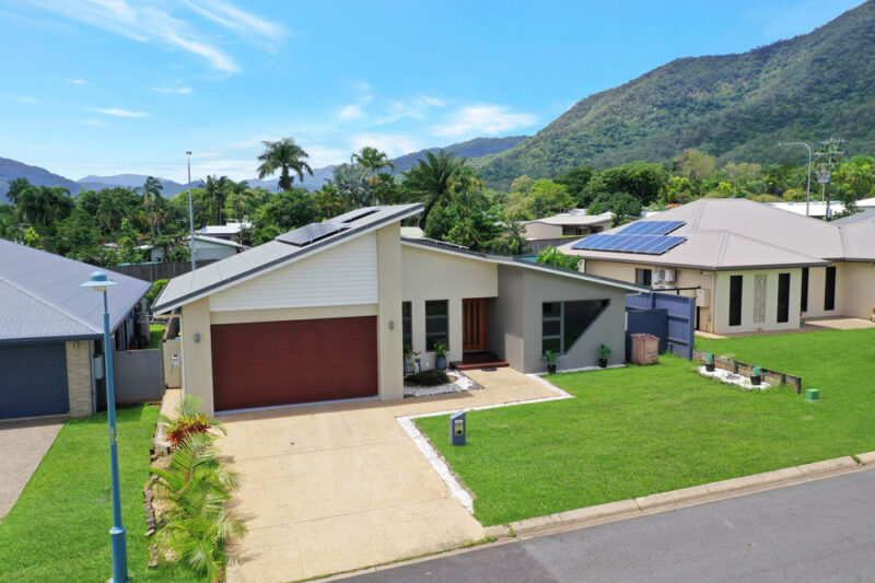 24 macilwraith street manoora qld