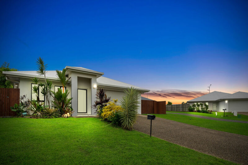 24 macilwraith street manoora qld