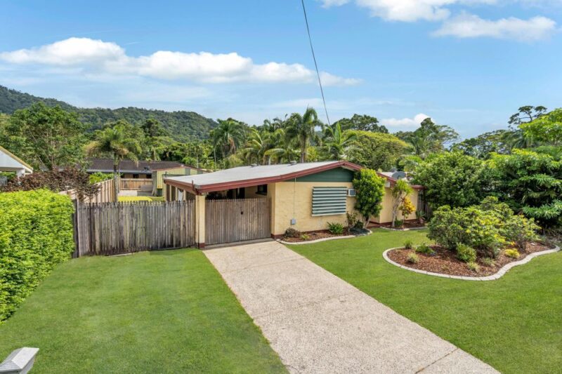 24 macilwraith street manoora qld