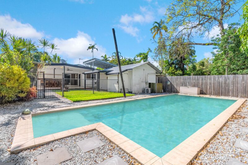 24 macilwraith street manoora qld