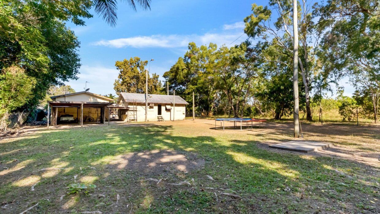 5 Christensen Street, MACHANS BEACH, QLD 4878