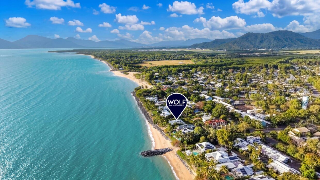 22-24 Hibiscus Lane, HOLLOWAYS BEACH, QLD 4878