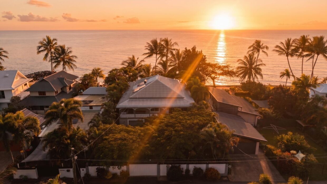 22-24 Hibiscus Lane, HOLLOWAYS BEACH, QLD 4878