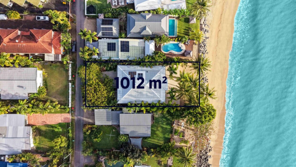 22-24 Hibiscus Lane, HOLLOWAYS BEACH, QLD 4878